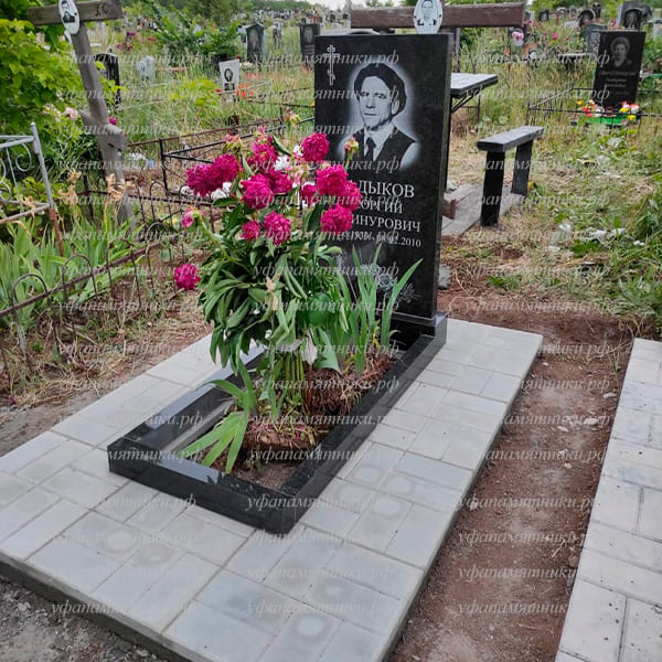 Православный памятник на могилу из гранита