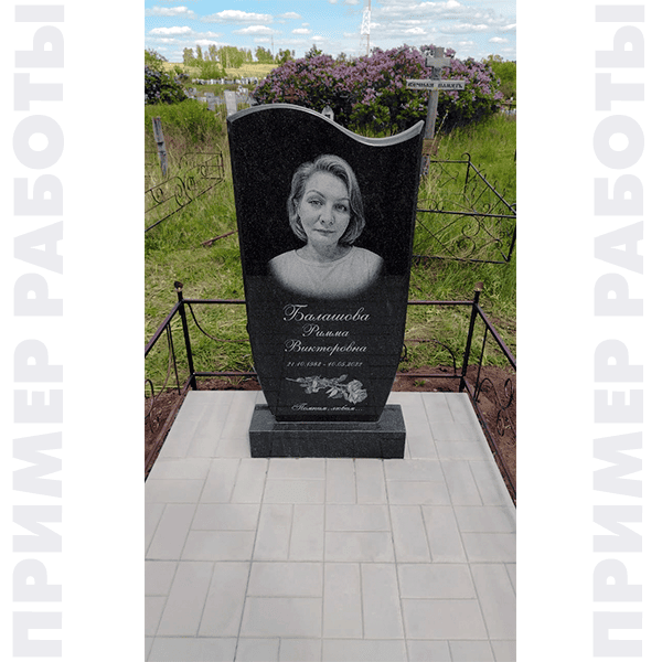 Верхняя пилка памятник из гранита с площадкой
