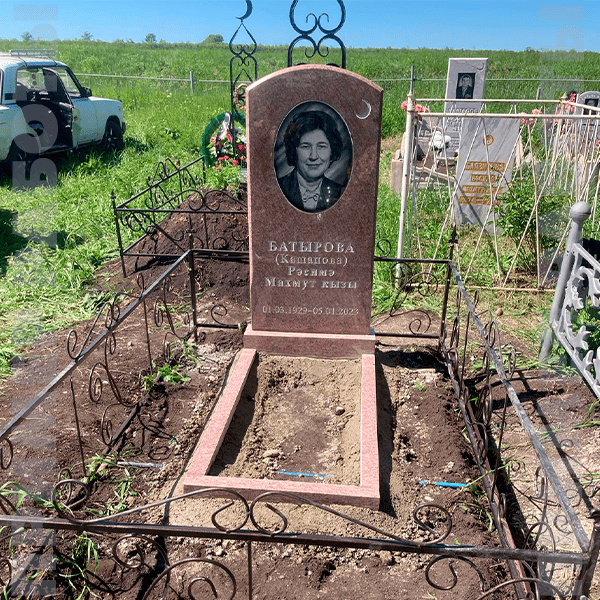 Верхняя пилка памятник из гранита винга