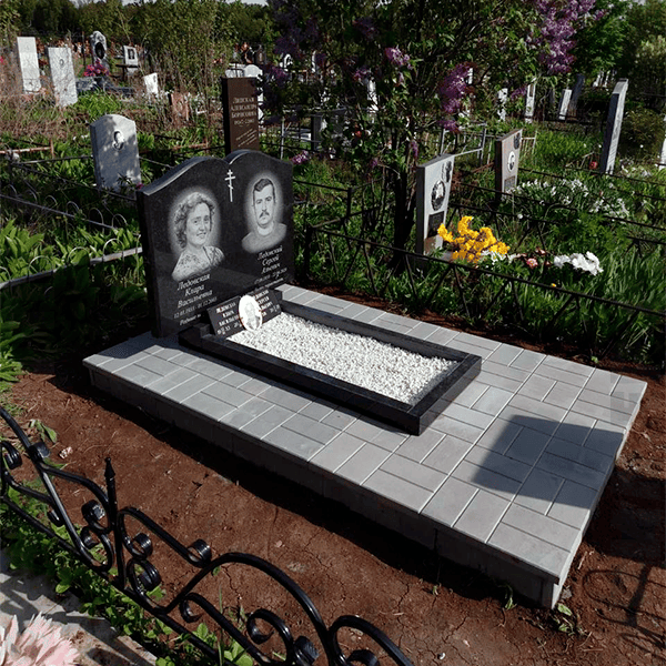 Семейный памятник из гранита