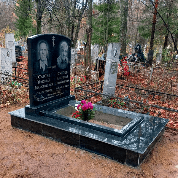 семейный памятник 2