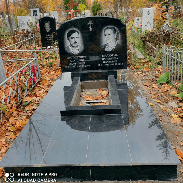 семейный памятник из гранита