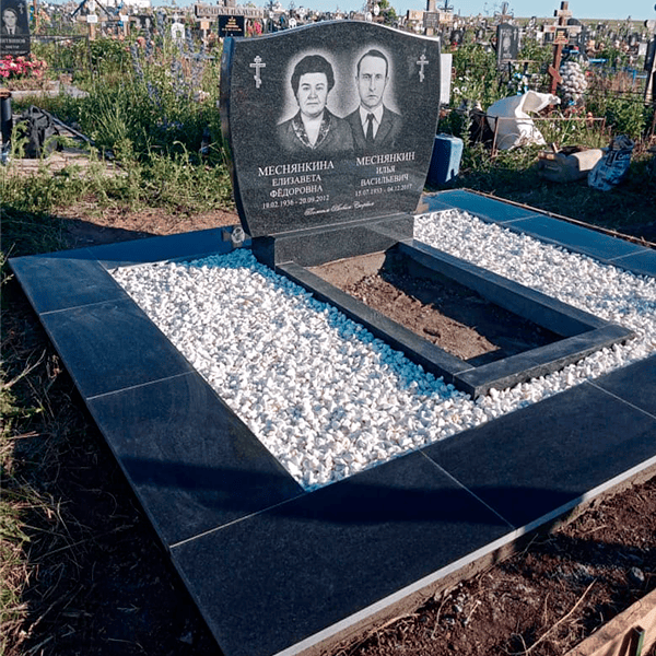 семейный памятник из гранита