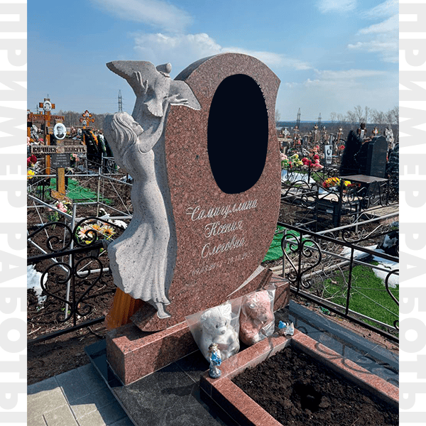 памятник из красного гранита