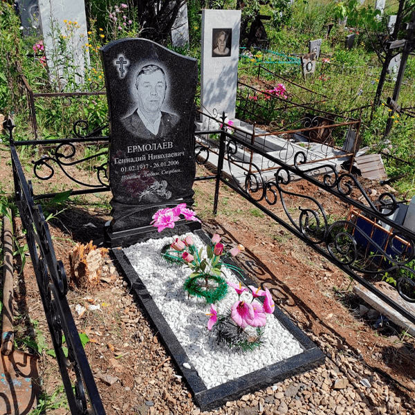 фигурный памятник 13