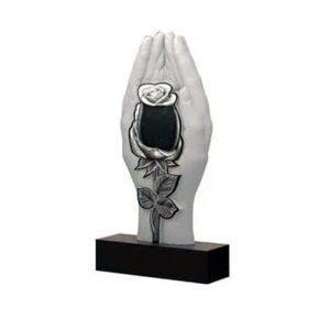 Памятник барельеф Руки с Розой