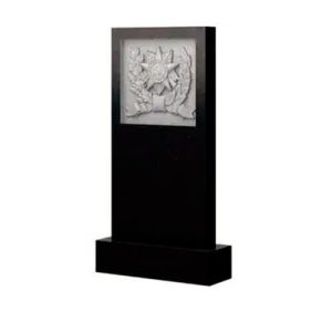 Памятник барельеф С лавровыми ветвями