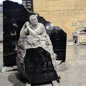 Скульптура из гранита №1