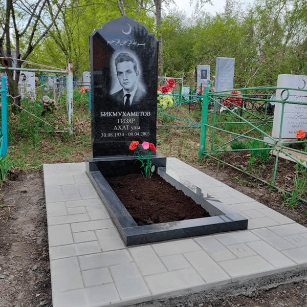 укладка тротуарной плитки на могилу