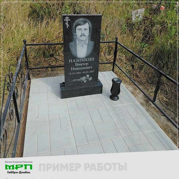 Бюджетный Памятник из чёрного гранита в Уфе